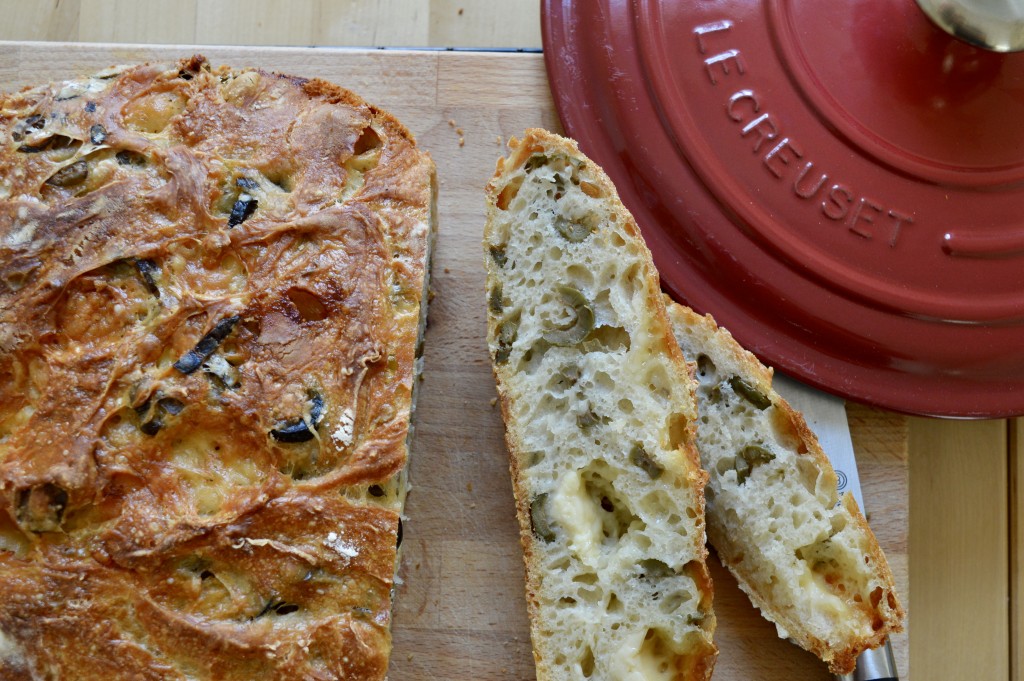 Pane al formaggio e olive