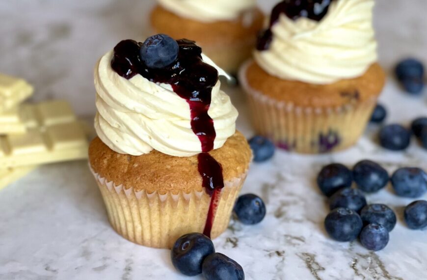 Cupcakes ai mirtilli e cioccolato bianco